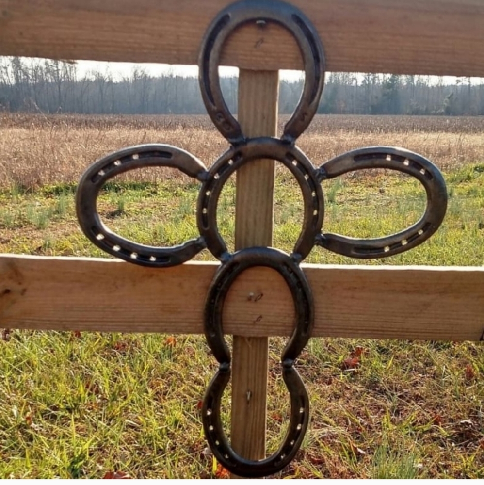 Horseshoe Cross